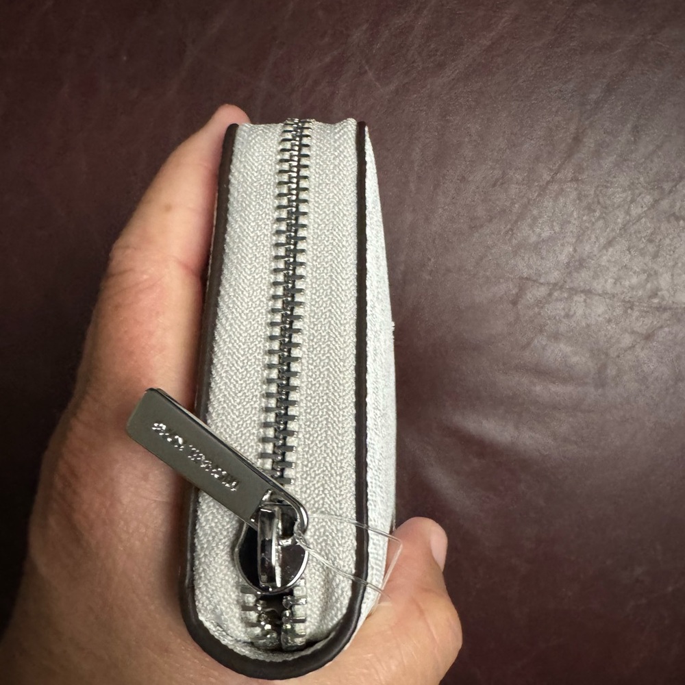 Michael Kors wallet - Picture 3 of 7